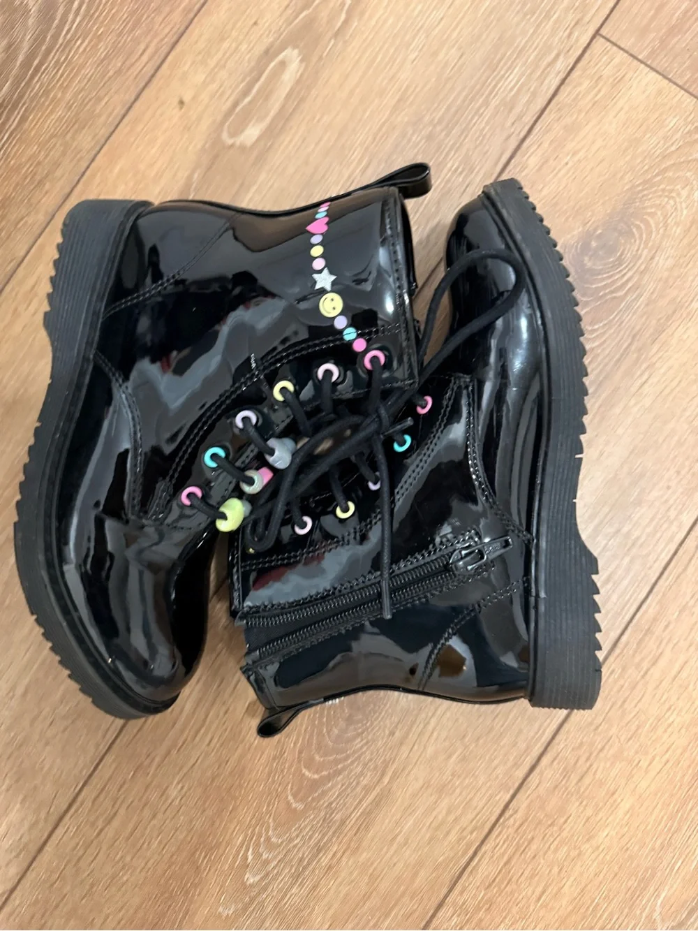 The Children’s Place Girls Black Patent Combat Boots Size 2 | Star Charm Lace